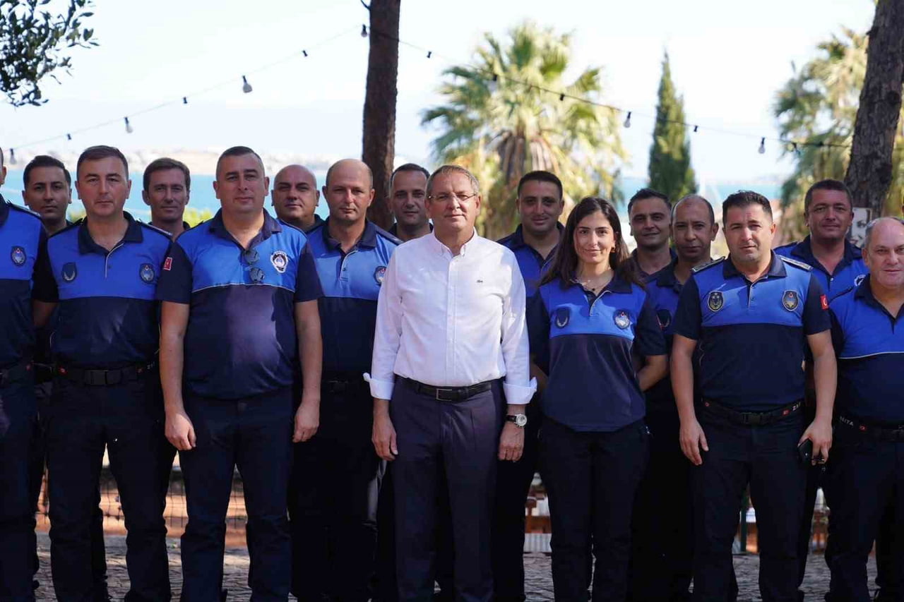 ZABITA HAFTASI NEDENİYLE, ZABITA MEMURLARIYLA SABAH KAHVALTISINDA BİR ARAYA GELEN AYVALIK BELEDİYE...