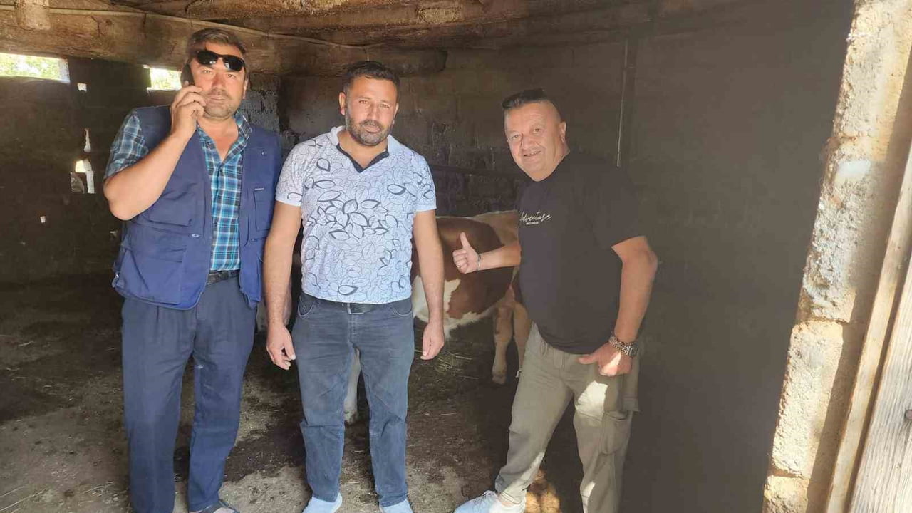 ZAFER DEMİR VE MAHALLE HALKI