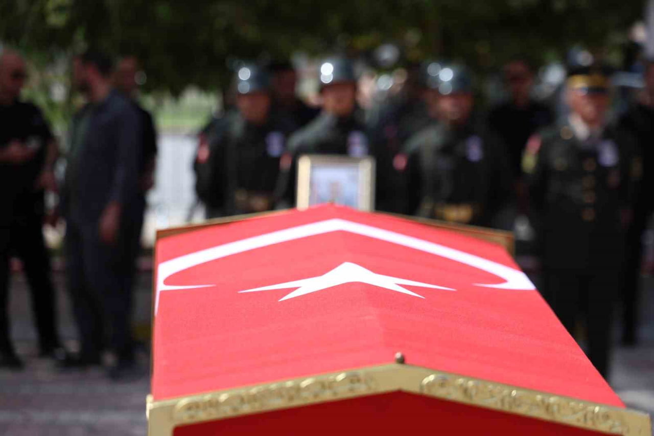 ZEYTİN DALI HAREKAT BÖLGESİ’NDE GEÇİRDİĞİ KALP KRİZİ SONUCU ŞEHİT OLAN TANKÇI UZMAN ÇAVUŞ COŞKUN...