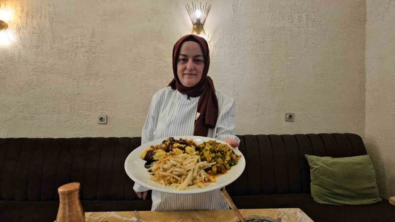 ZONGULDAK'IN DEVREK İLÇESİNDE RESTORAN İŞLETEN 50 YAŞINDAKİ YADİGAR BENLİ, TAMAMI KADINLARDAN...