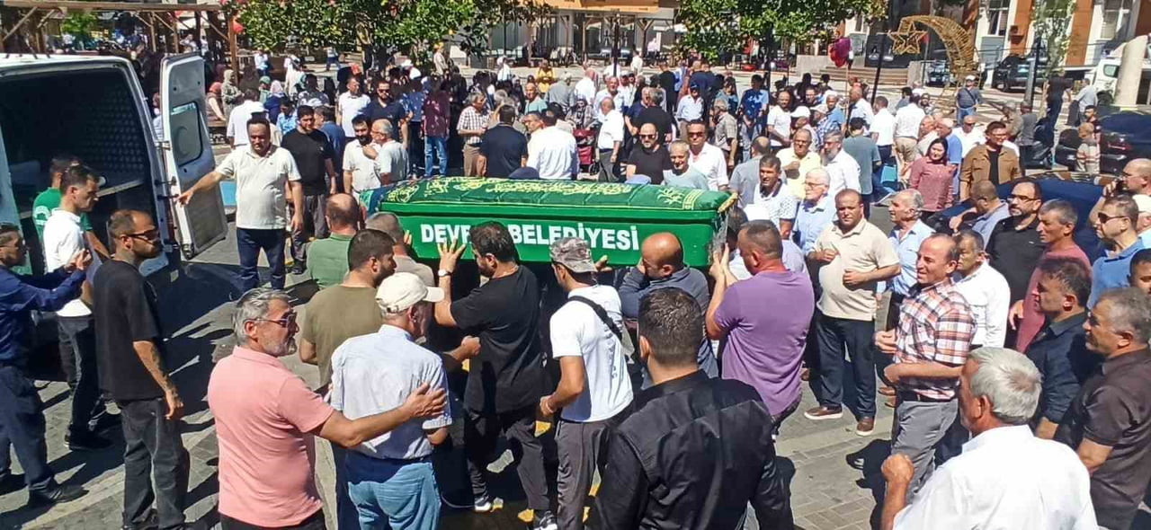 ZONGULDAK'IN DEVREK İLÇESİNİN TANINMIŞ İŞ İNSANLARINDAN ZEKAİ VE SEZAİ BÜKRÜ’NÜN VEFAT EDEN ANNESİ...