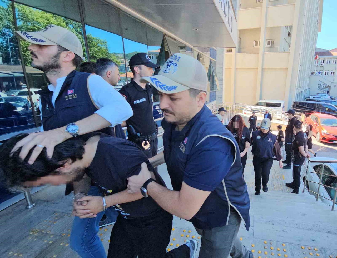 ZONGULDAK'TA POLİS EKİPLERİNCE YASA DIŞI TERÖR ÖRGÜTLERİNE YÖNELİK DÜZENLENEN OPERASYONDA...