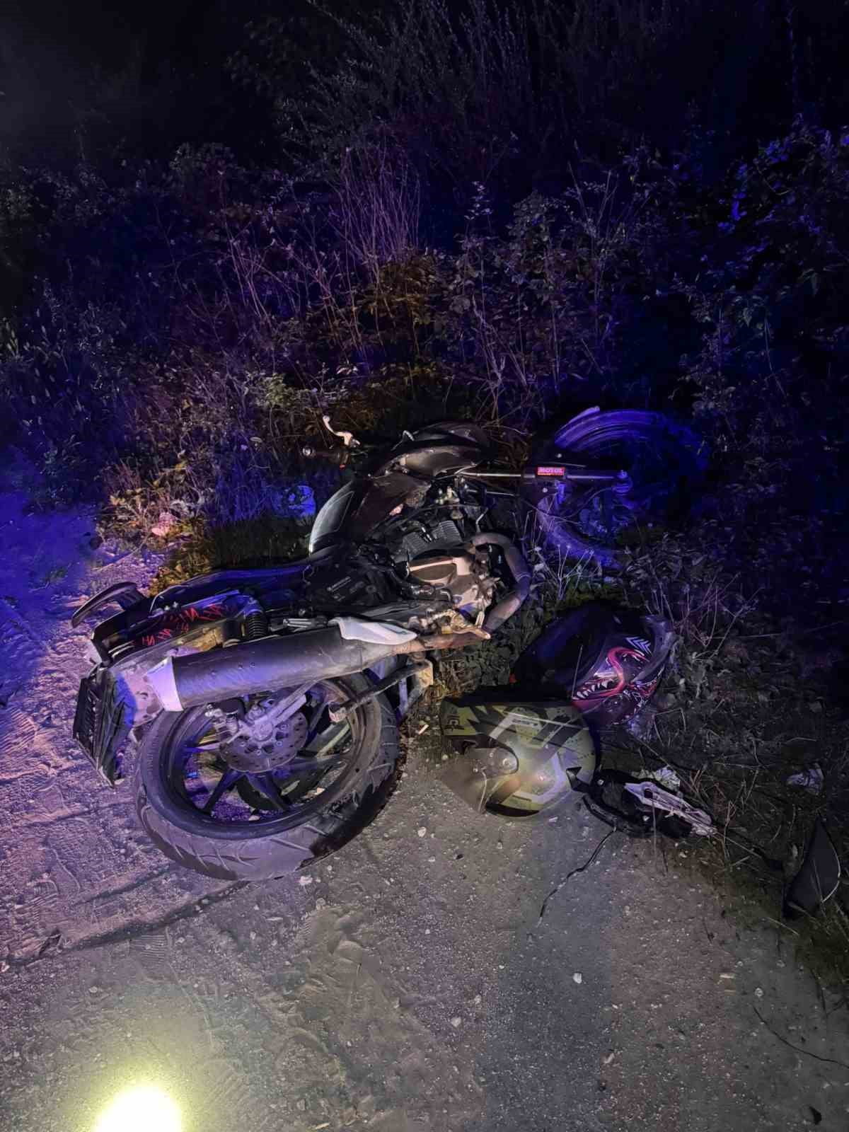 ZONGULDAK (İHA) - ZONGULDAK’IN ALAPLI İLÇESİNDE OTOMOBİL İLE MOTOSİKLETİN KAFA KAFAYA ÇARPIŞMASI...