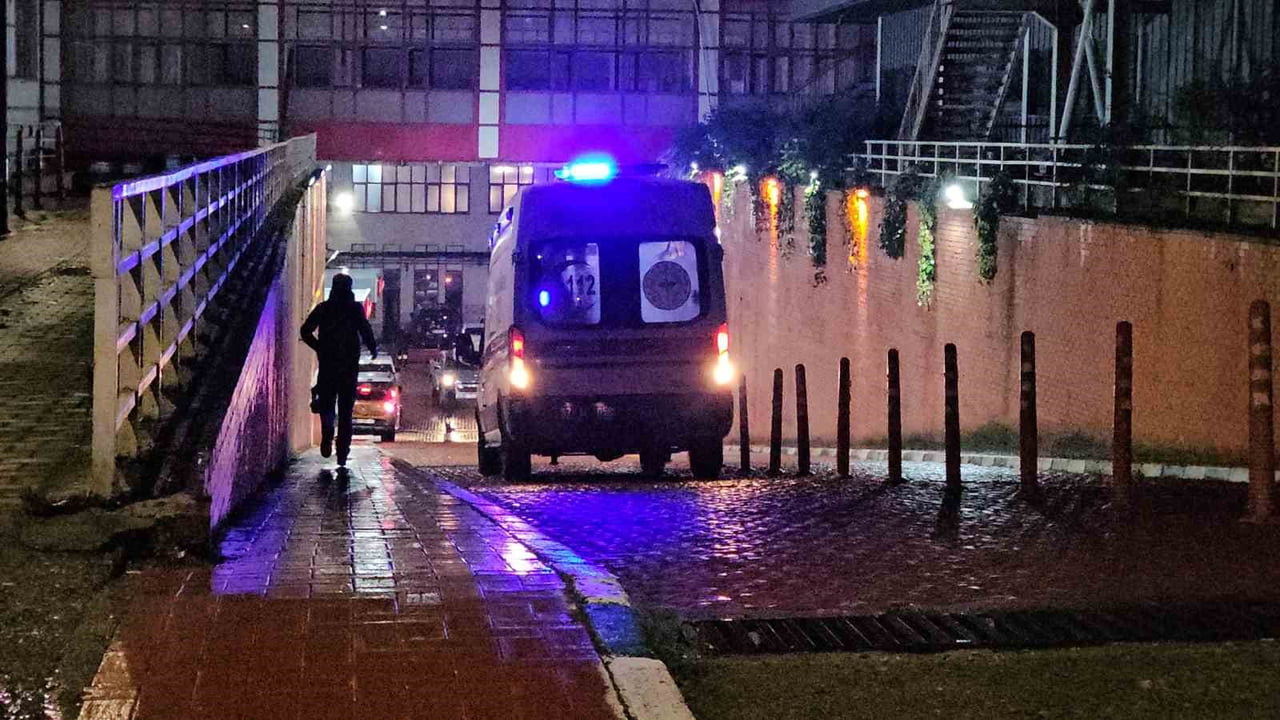 ZONGULDAK’TA TÜRKİYE TAŞKÖMÜRÜ KURUMU (TTK) KOZLU İŞLETMESİNDE TIKANAN KÖMÜR SİLOSUNU TEMİZLEMEK...