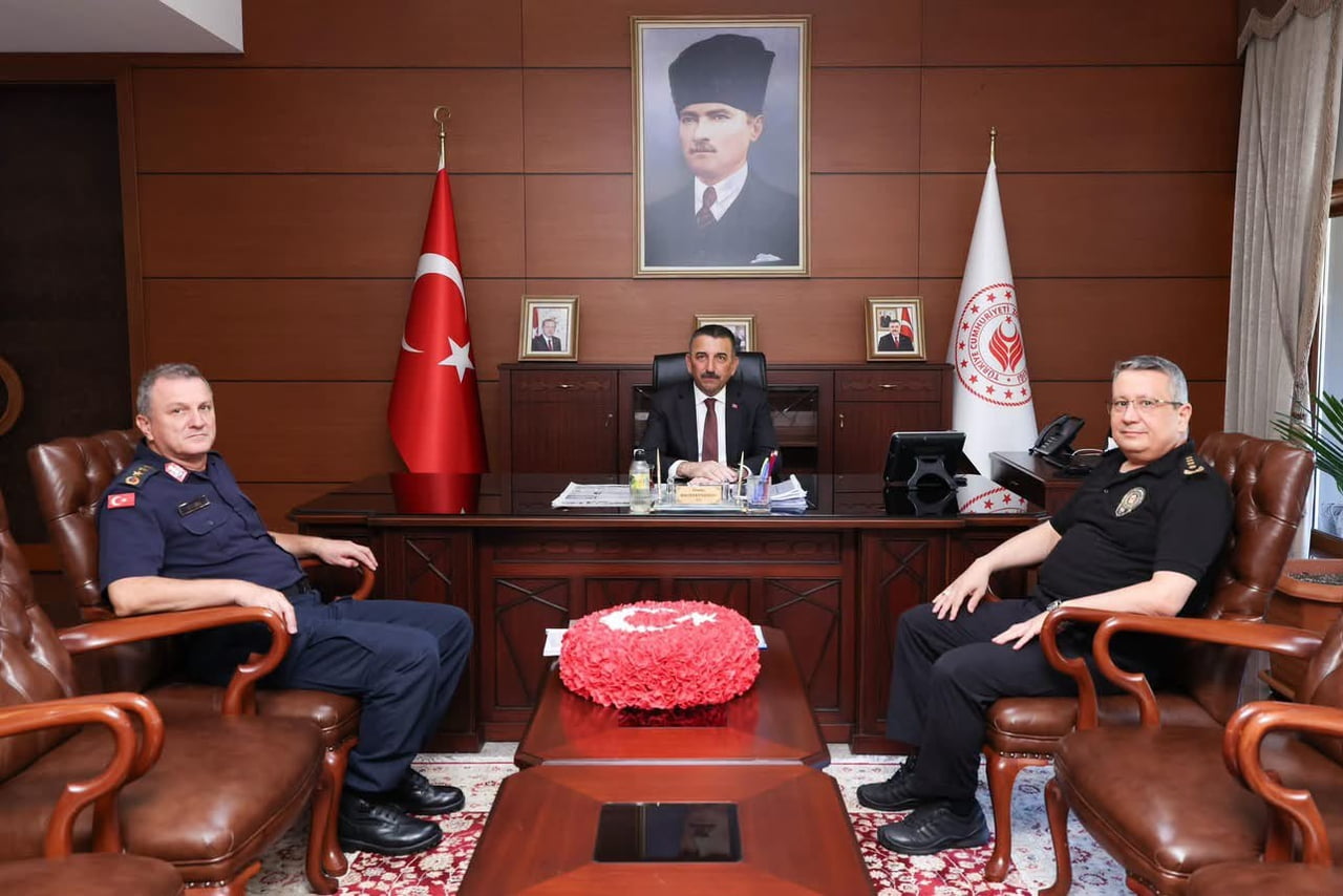 ZONGULDAK’TA VALİ OSMAN HACIBEKTAŞOĞLU BAŞKANLIĞINDA "ASAYİŞ VE GÜVENLİK TOPLANTISI"...