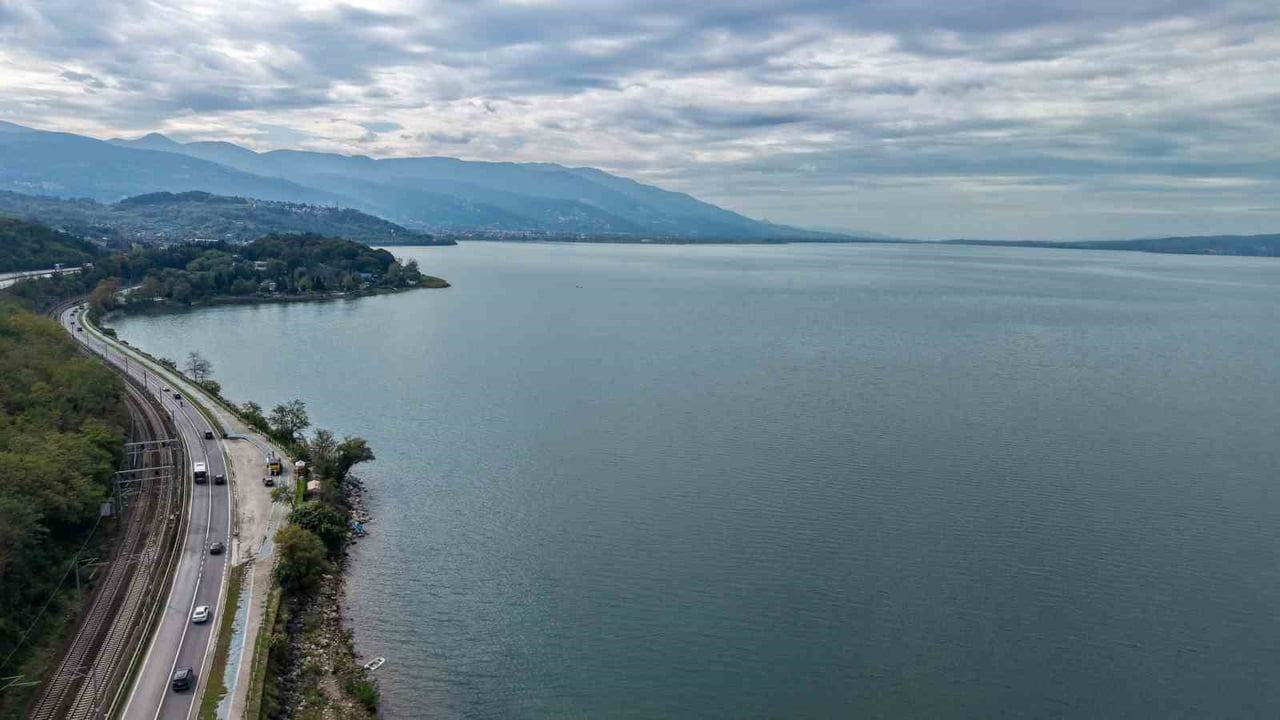 1 EKİM’DEN BU YANA SU SEVİYESİ 64 SANTİMETRE ARTARAK 30,51 METREYE YÜKSELEN SAPANCA GÖLÜ...