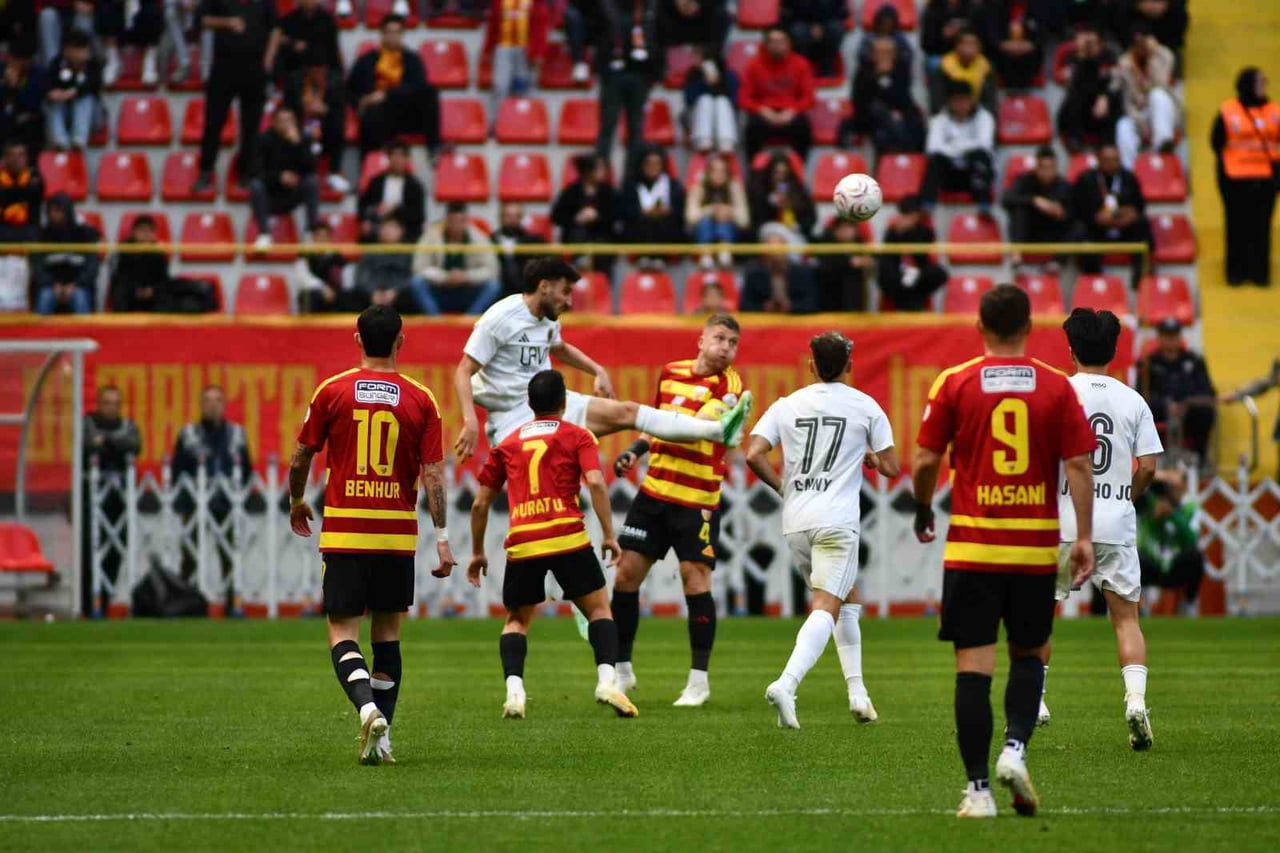 1. LİG EKİPLERİNDEN KAYSERİSPOR, PROFESYONEL FUTBOL DİSİPLİN KURULU'NA (PFDK) SEVK EDİLDİ.
