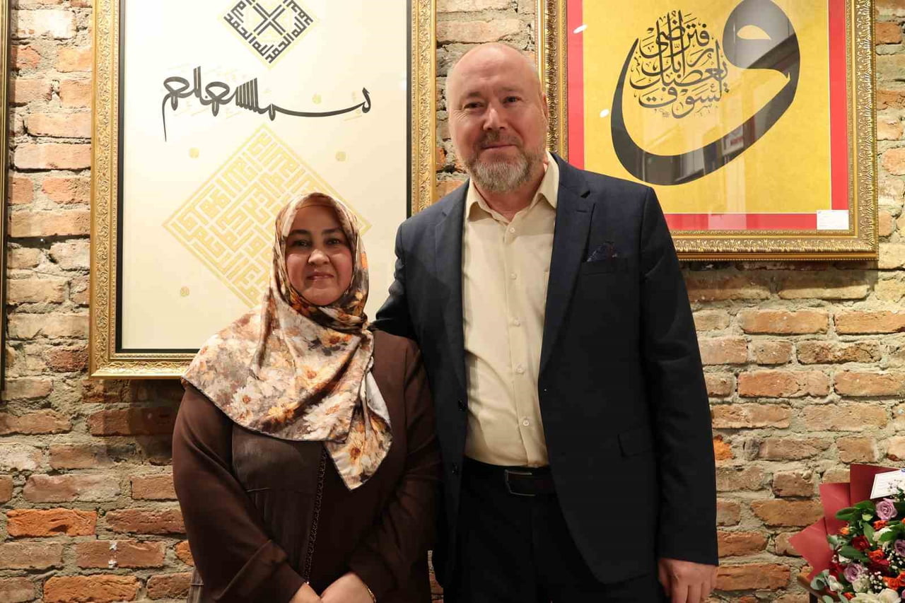 10 YILI AŞKIN SÜREDİR HAT SANATI İLE İLGİLENEN EMEKLİ ASKER ABDÜLHAMİT ÖZÇELİKEL VE EŞİ GÜLÜMSER...