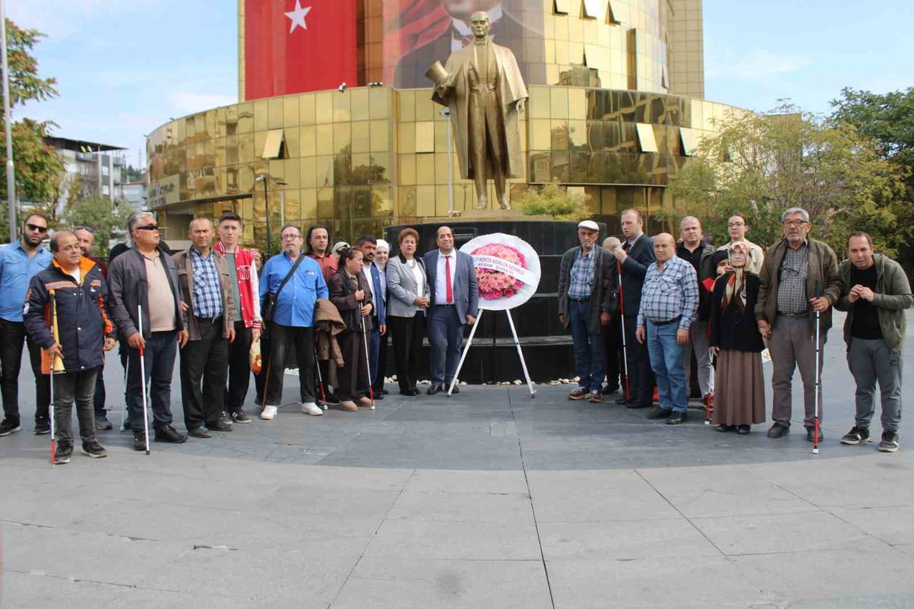 15 EKİM DÜNYA BEYAZ BASTON KÖRLER GÜVENLİK GÜNÜ’NDE AÇIKLAMA YAPAN ALTI NOKTA KÖRLER DERNEĞİ AYDIN...