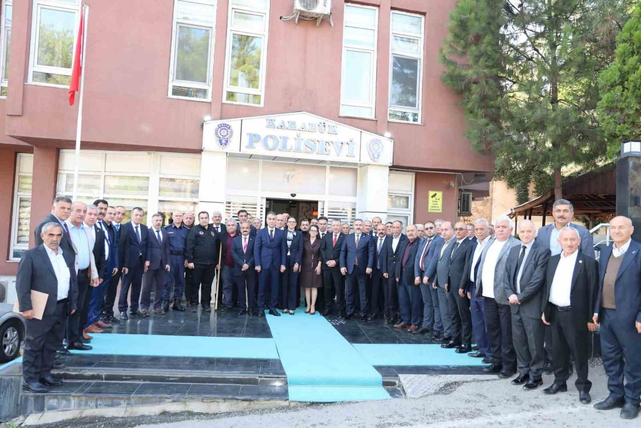 19 EKİM MUHTARLAR GÜNÜ DOLAYISIYLA KARABÜK POLİSEVİ’NDE PROGRAM DÜZENLENDİ.