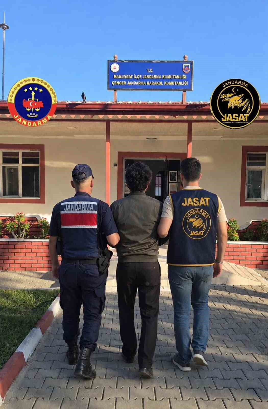 20 YIL HAPİS CEZASI BULUNAN ŞAHIS YAKALANDI. YAKALANAN ŞAHIS TUTUKLANARAK CEZA İNFAZ KURUMUNA...
