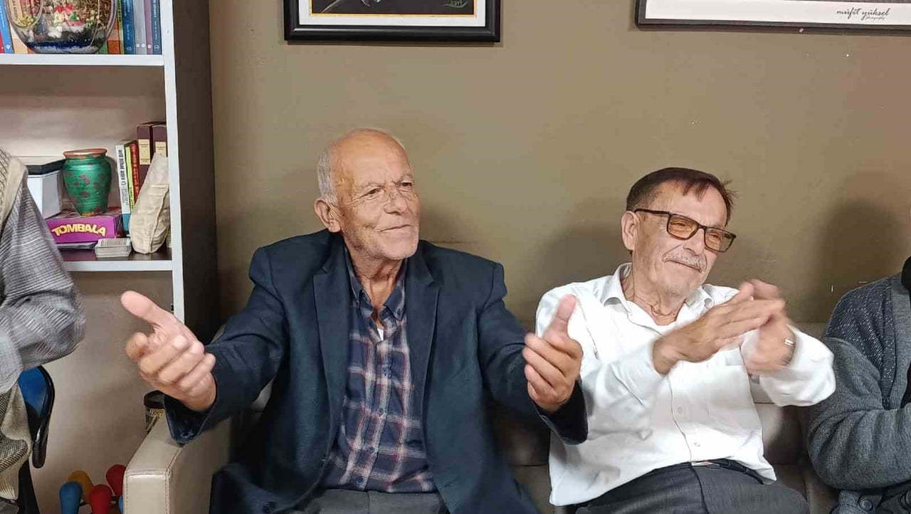 29 EKİM CUMHURİYET BAYRAMI DOLAYISIYLA BARTIN 75. YIL HUZUREVİ'NDE PROGRAM DÜZENLENDİ