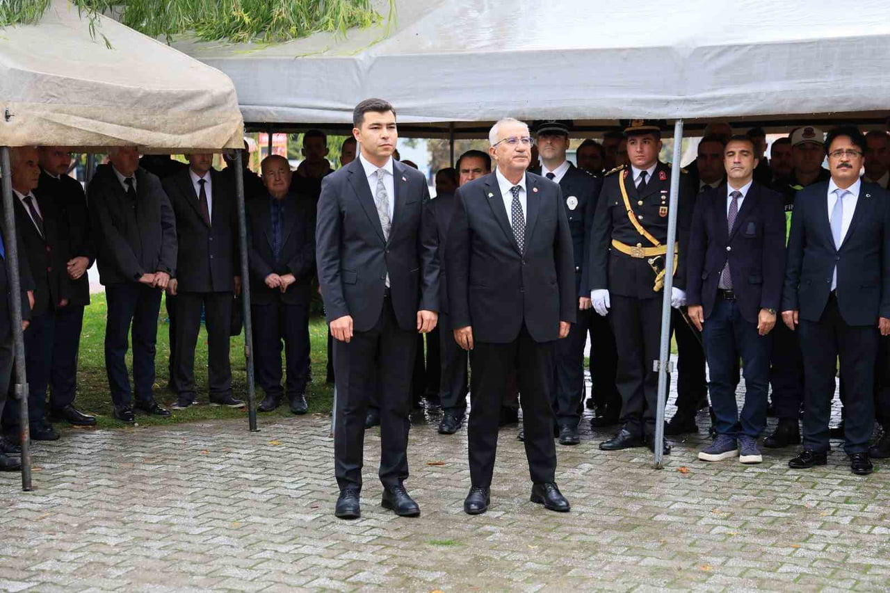 29 EKİM CUMHURİYET BAYRAMI KUTLAMALARI, ÇAMELİ CUMHURİYET MEYDANI’NDA DÜZENLENEN ÇELENK SUNMA...