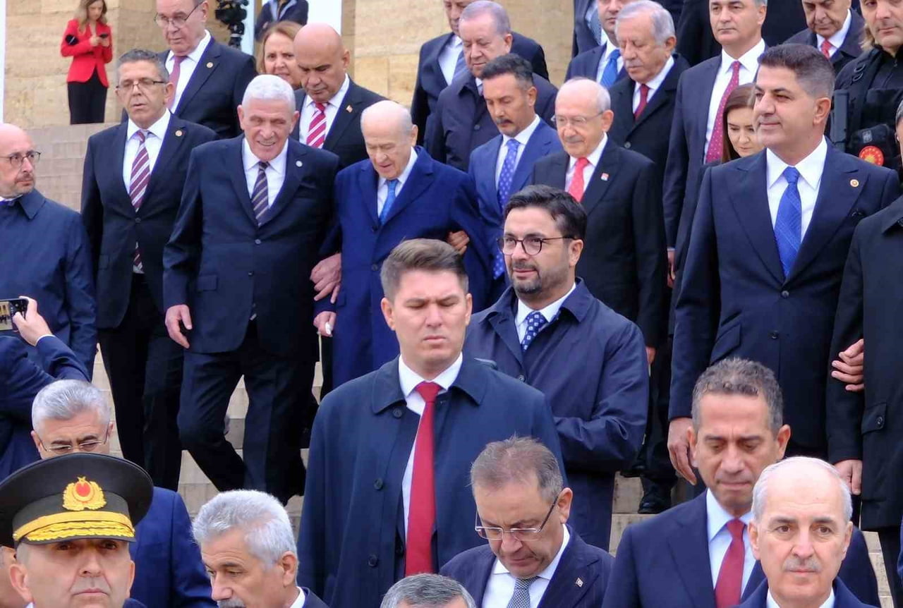 29 EKİM CUMHURİYET BAYRAMI KUTLAMALARI İÇİN ANITKABİR'DEKİ TÖRENE KATILAN MİLLİYETÇİ HAREKET...