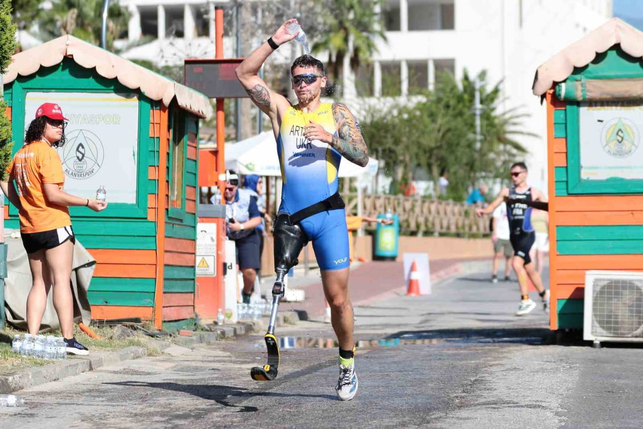 35. ULUSLARARASI ALANYA TRİATLONU, İKİ GÜN SÜREN HEYECAN DOLU MÜCADELELERİN ARDINDAN SONA ERDİ;...
