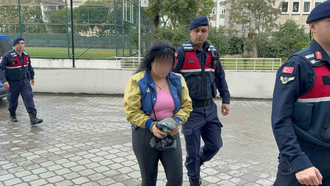 A.S. (20) ADLI KADIN UYUŞTURUCU TİCARETİNDEN TUTUKLANDI.