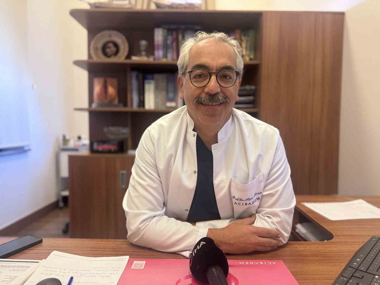 ACIBADEM KAYSERİ HASTANESİ GENEL CERRAHİ UZMANI DR. ALPER AKCAN, MEME KANSERİNDE BAZI HASTALARIN...