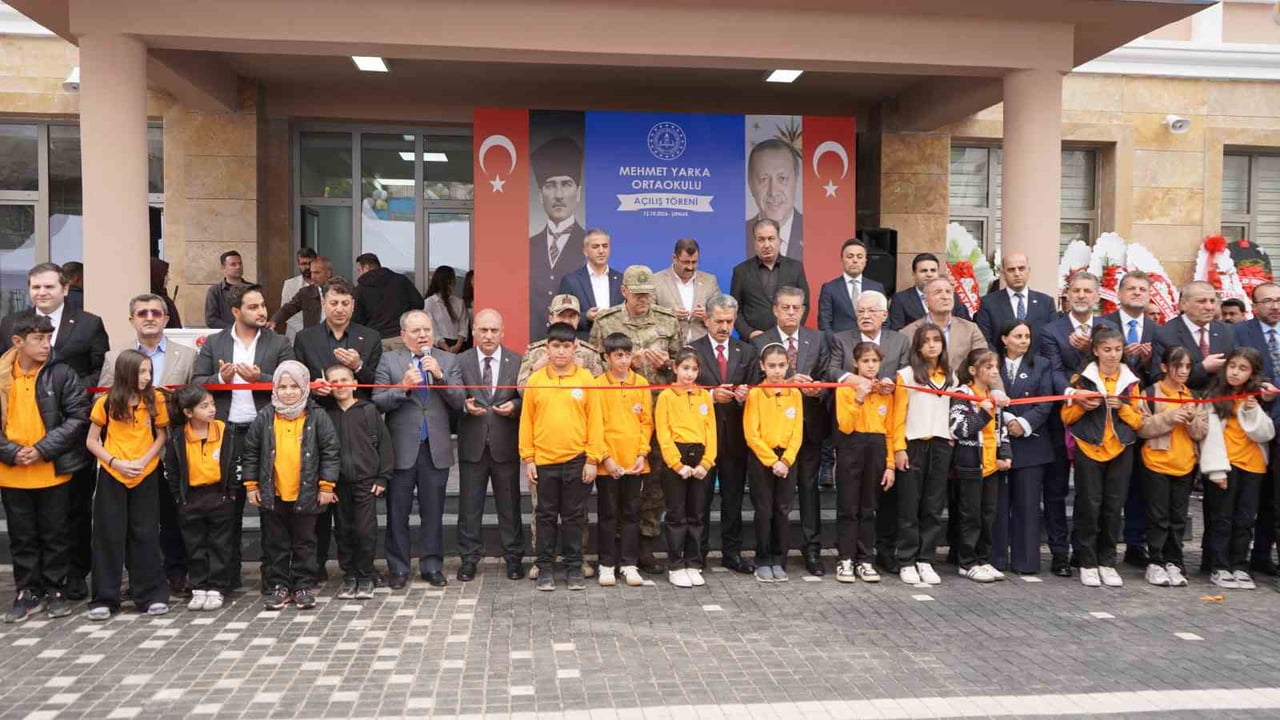 AÇILIŞTA KONUŞAN ŞIRNAK VALİSİ BİROL EKİCİ, KENTTE BU YIL 17 OKULUN YAPIMININ SÜRDÜĞÜNÜ BELİRTEREK...