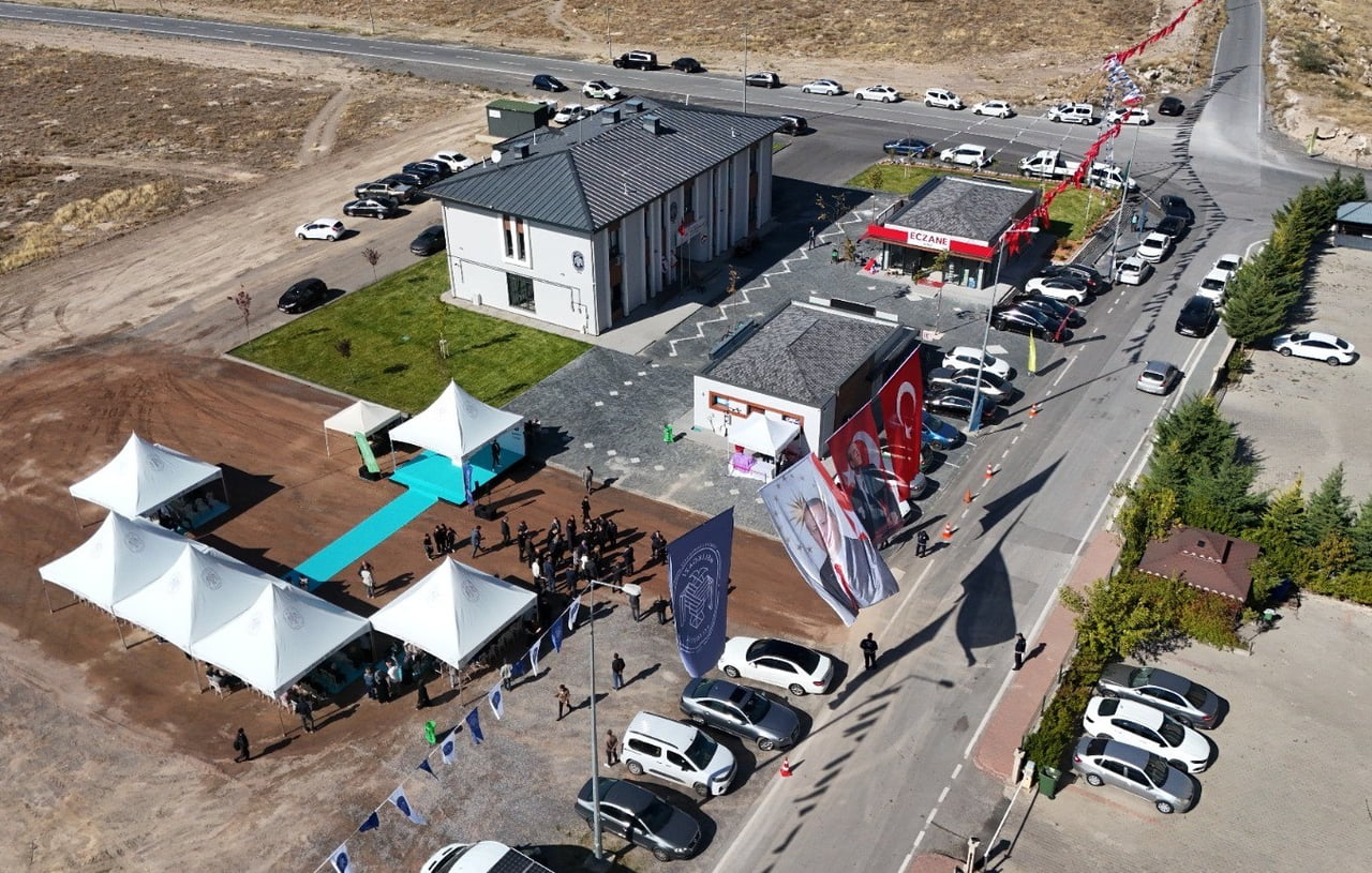AÇILIŞTAN AÇILIŞA KOŞAN MELİKGAZİ BELEDİYESİ, İLÇEYE KAZANDIRDIĞI SAĞLIK YATIRIMLARINA BİR...