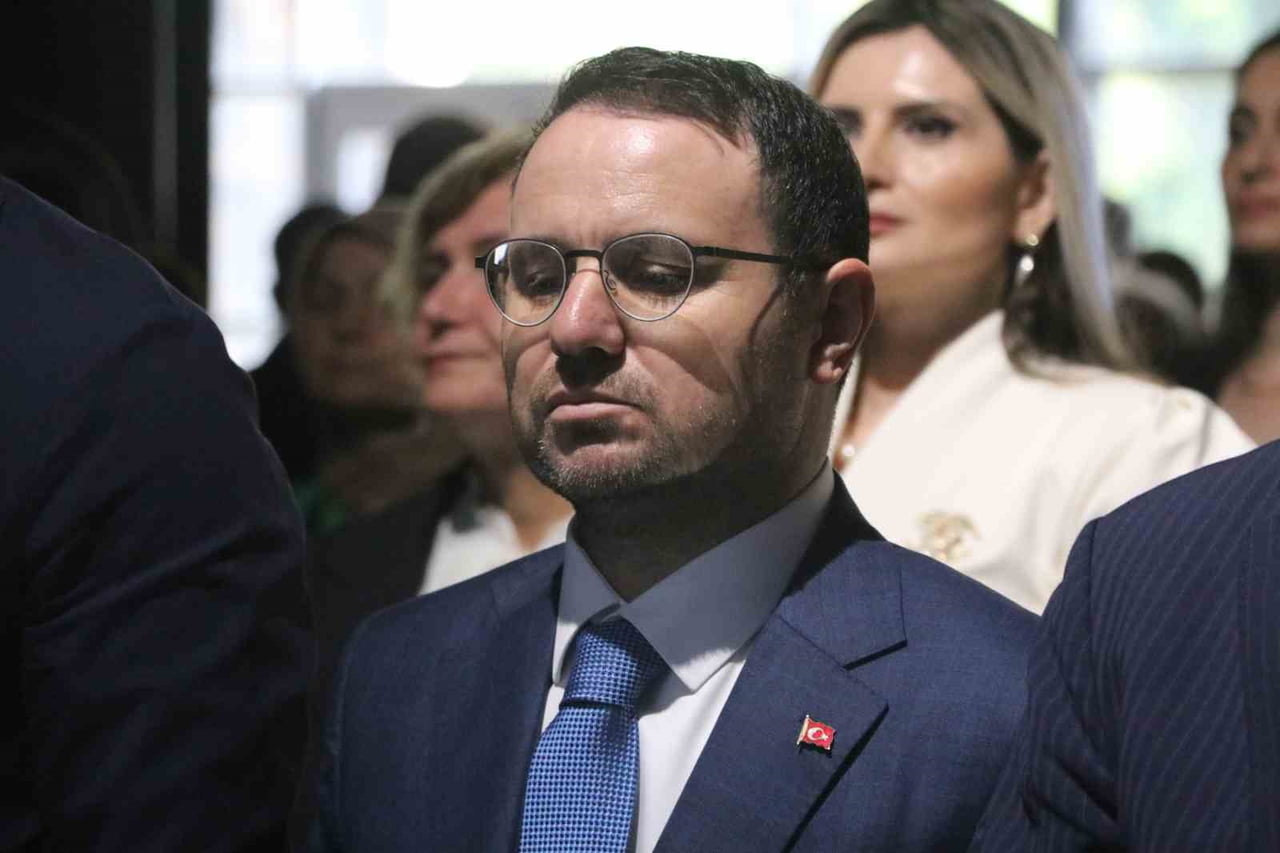 ADALET BAKANI AKIN GÜRLEK, İZMİR'DE 3 YIL ÖNCE İŞLENEN FAİLİ MEÇHUL CİNAYETİN AYDINLATILDIĞINI...