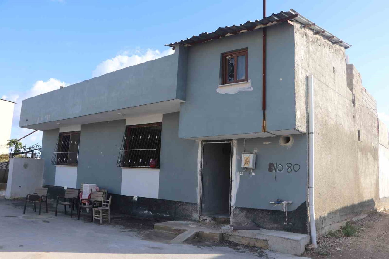 ADANA'DA BİR EVE KİMLİĞİ BELİRSİZ KİŞİ VEYA KİŞİLER TARAFINDAN EL YAPIMI PATLAYICI...