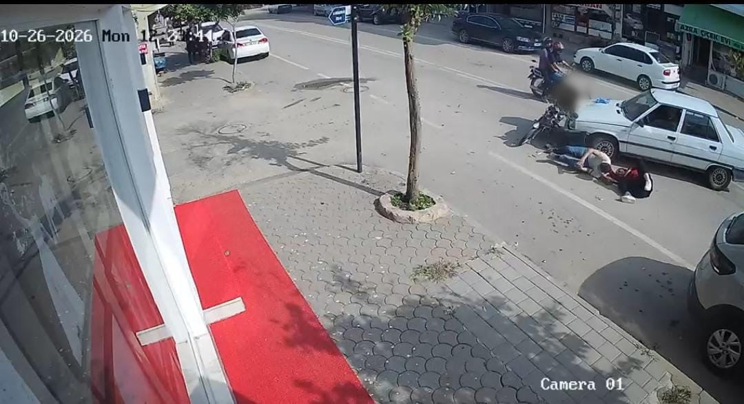 ADANA'NIN KOZAN İLÇESİNDE OTOMOBİL İLE MOTOSİKLETİN ÇARPIŞTIĞI KAZADA MOTOSİKLET SÜRÜCÜSÜ VE EŞİ...