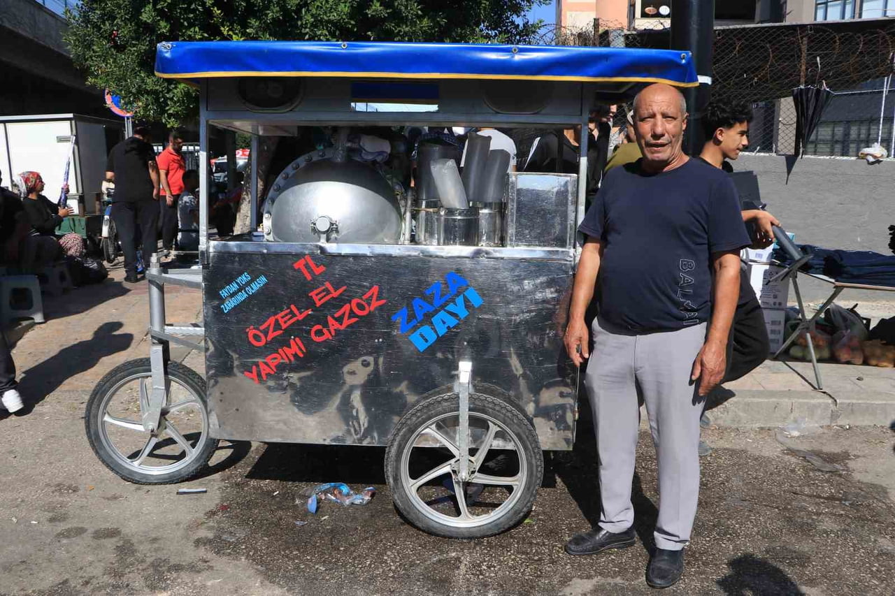 ADANA’DA 35 YILDIR EL YAPIMI GAZOZ HAZIRLAYAN 61 YAŞINDAKİ HACI ALYAPUT, YILLARDIR SÜRDÜRDÜĞÜ...