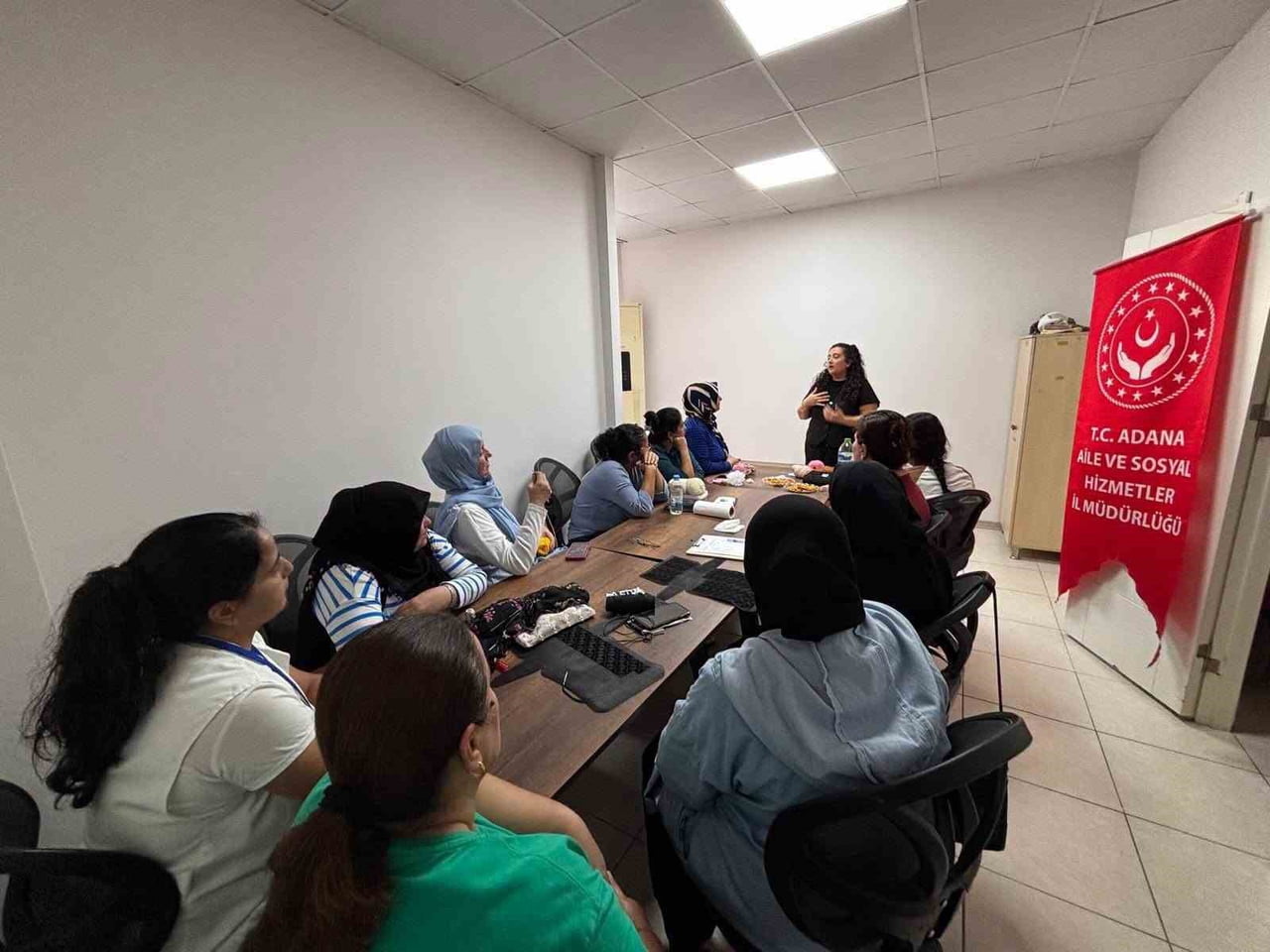 ADANA’DA AİLE DESTEK MERKEZİ KURSİYERLERİNE YÖNELİK “EVLİLİK VE AİLE HAYATI” KONULU EĞİTİM...