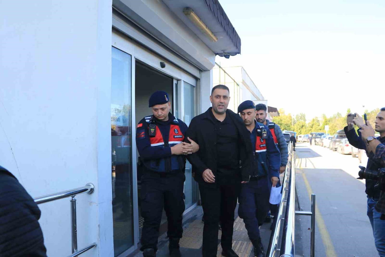 ADANA’DA ÇUKUROVA BELEDİYESİNE YÖNELİK DÜZENLENEN OPERASYON KAPSAMINDA GÖZALTINA ALINAN BELEDİYE...