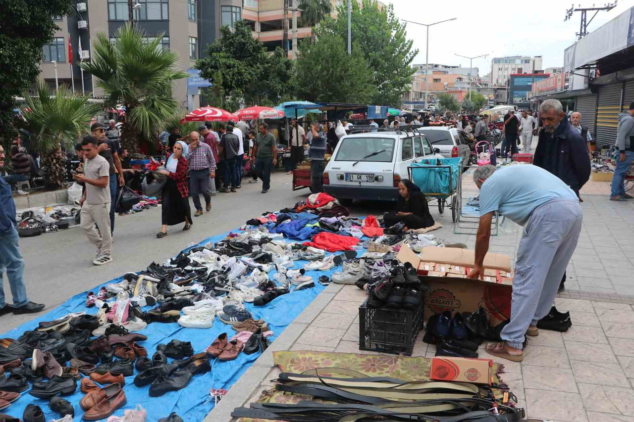 ADANA’DA HER PAZAR GÜNÜ KURULAN BİT PAZARI, SABAHIN ERKEN SAATLERİNDEN İTİBAREN ARADIĞINI UYGUN...
