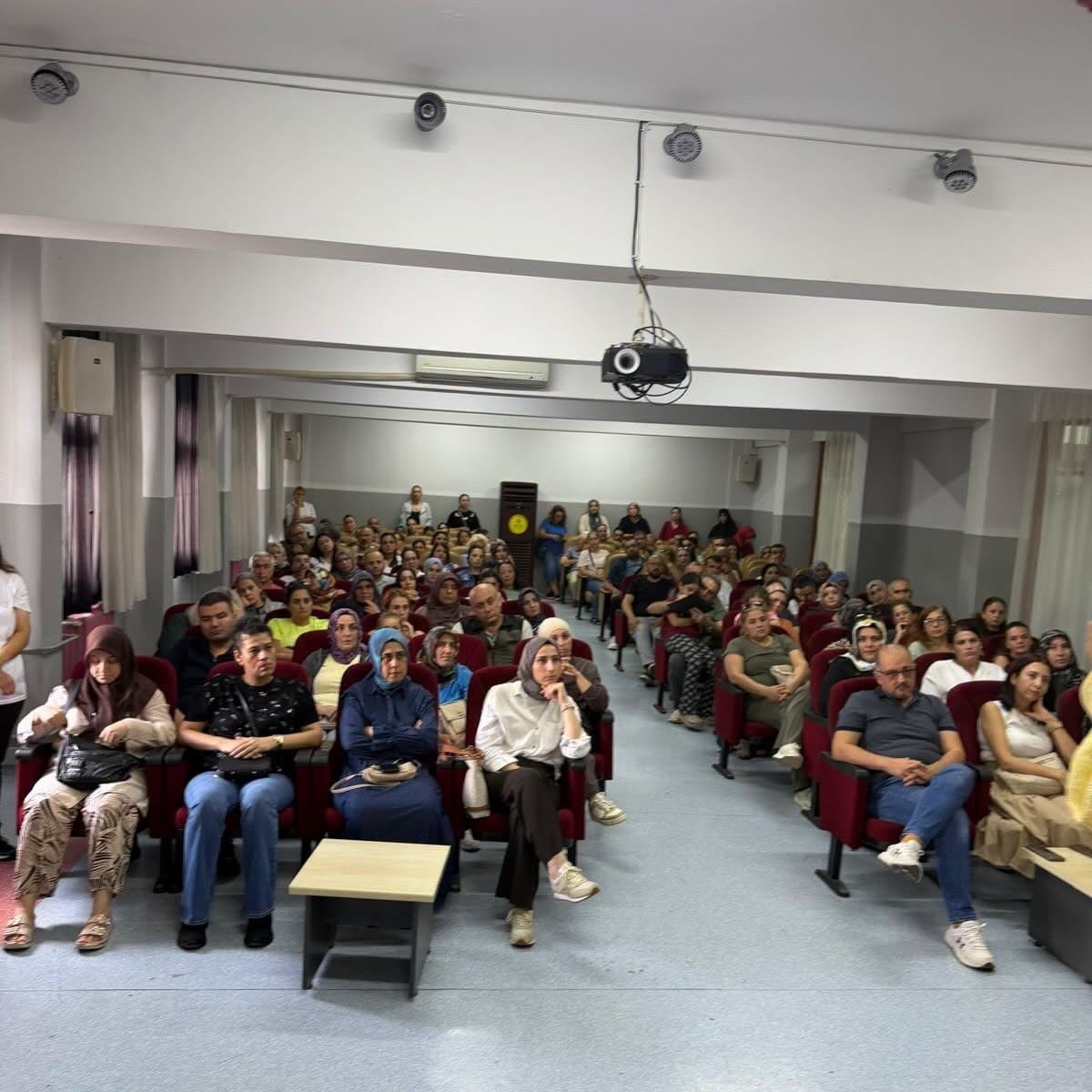 ADANA’DA VELİLERE YÖNELİK “OKUL VE AİLE HAYATI” İLE “BİLİNÇLİ MEDYA KULLANIMI” KONULARINDA EĞİTİM...
