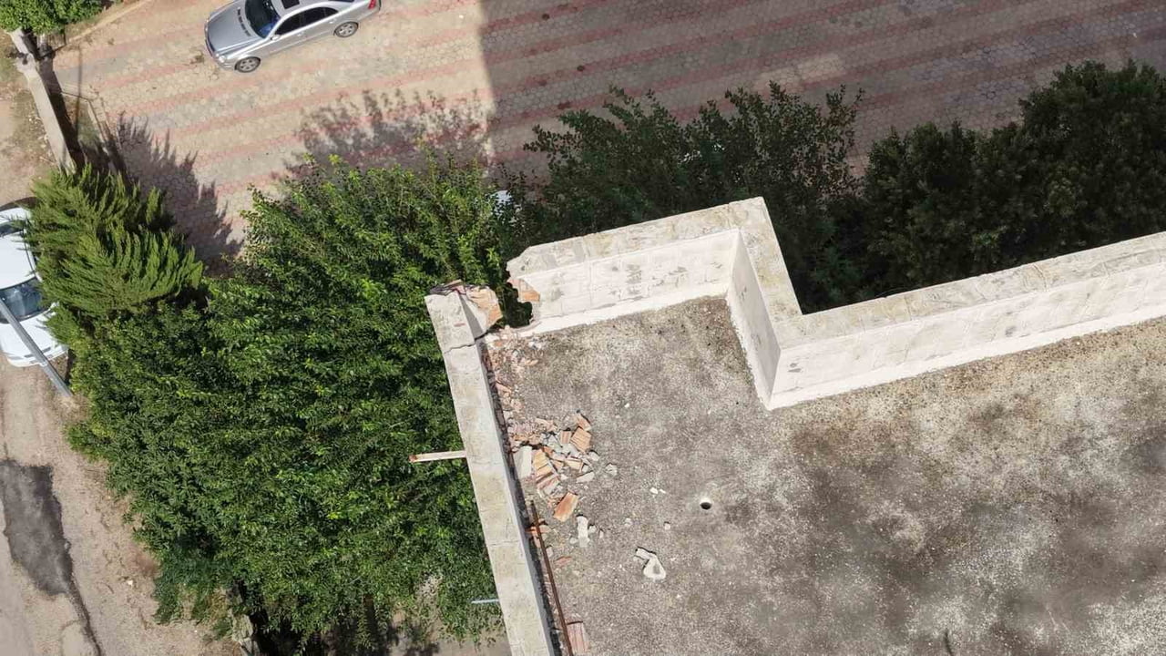 ADANA’NIN KOZAN İLÇESİNDE DÜN AKŞAM ETKİLİ OLAN ŞİDDETLİ SAĞANAK VE FIRTINA SIRASINDA BİR...