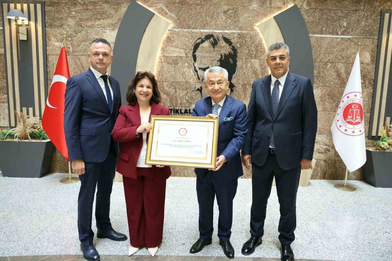 ADANA TİCARET ODASI (ATO) YÖNETİM KURULU BAŞKANI MEHMET ŞAHBAZ, MAZBATASINI ALARAK GÖREVE...