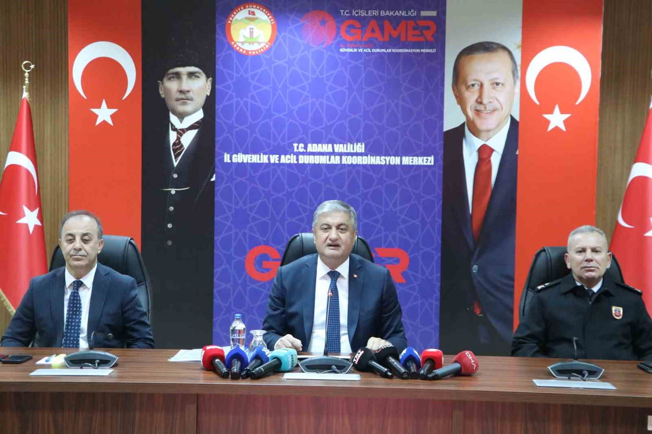 ADANA VALİSİ MUSTAFA YAVUZ (ORTADA), İL GÜVENLİK, ASAYİŞ DEĞERLENDİRME VE KOORDİNASYON...
