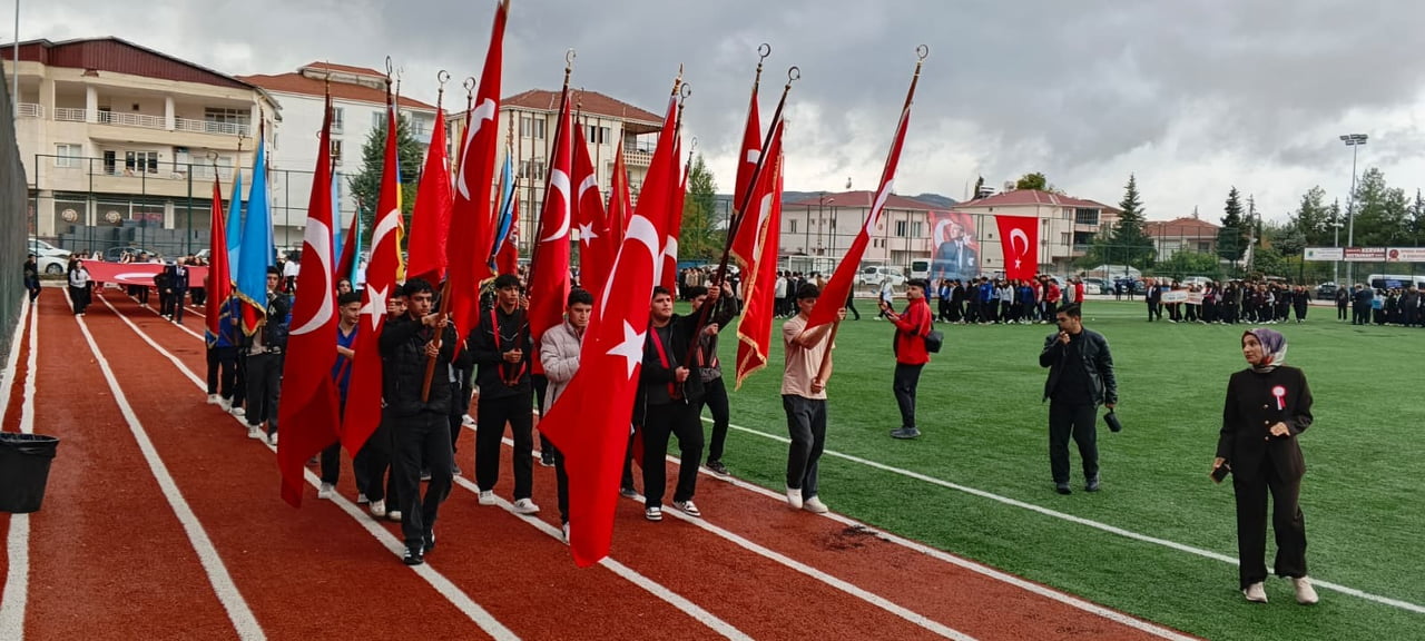ADIYAMAN'IN GÖLBAŞI İLÇESİNDE 29 EKİM CUMHURİYET BAYRAMI DÜZENLENEN TÖRENLE KUTLANDI.