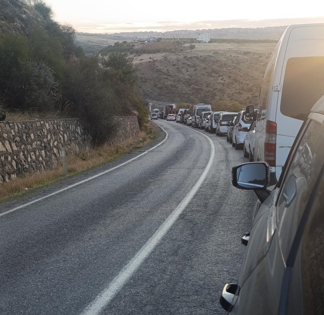 ADIYAMAN-ÇELİKHAN KARAYOLUNDA YOL YAPIM ÇALIŞMALARINDAN DOLAYI YAPILAN KONTROLLÜ PATLATMALAR YOĞUN...