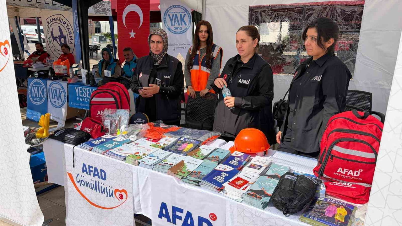 ADIYAMAN’DA 13 EKİM ULUSLARARASI AFET RİSKLERİNİN AZALTILMASI GÜNÜ DOLAYISIYLA VATANDAŞLARI...