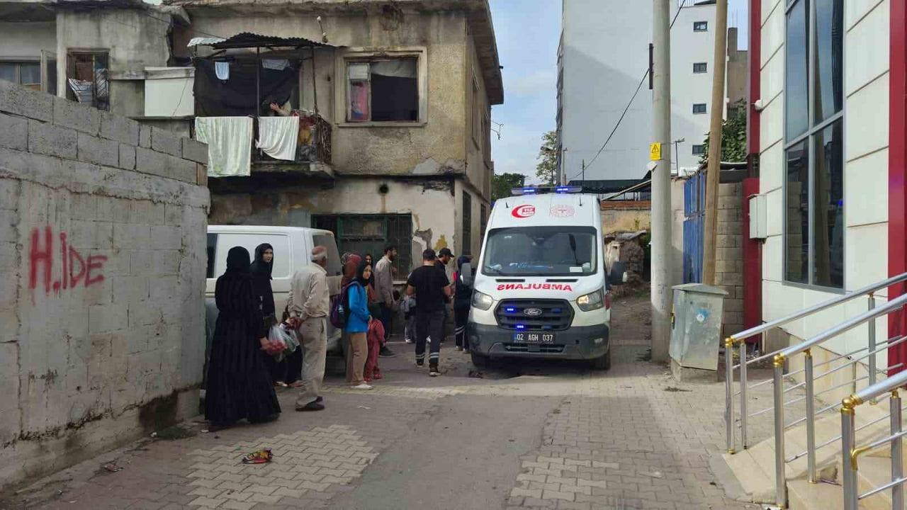 ADIYAMAN’DA BİR ŞAHIS, ÇARPTIĞI 5 YAŞINDAKİ ÇOCUĞU YARALI HALDE BIRAKARAK OLAY YERİNDEN...