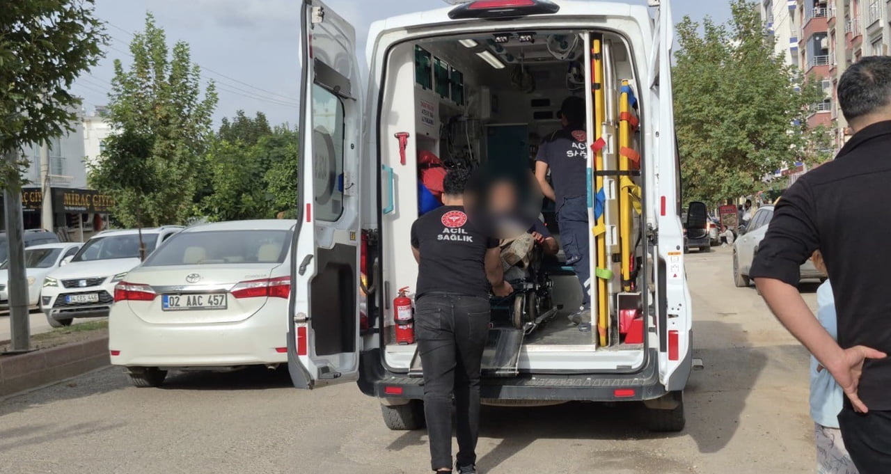 ADIYAMAN’DA KİMLİĞİ HENÜZ BELİRLENEMEYEN BİR GRUP ŞAHSIN TARIM MALZEMELERİYLE SALDIRISINA UĞRAYAN...