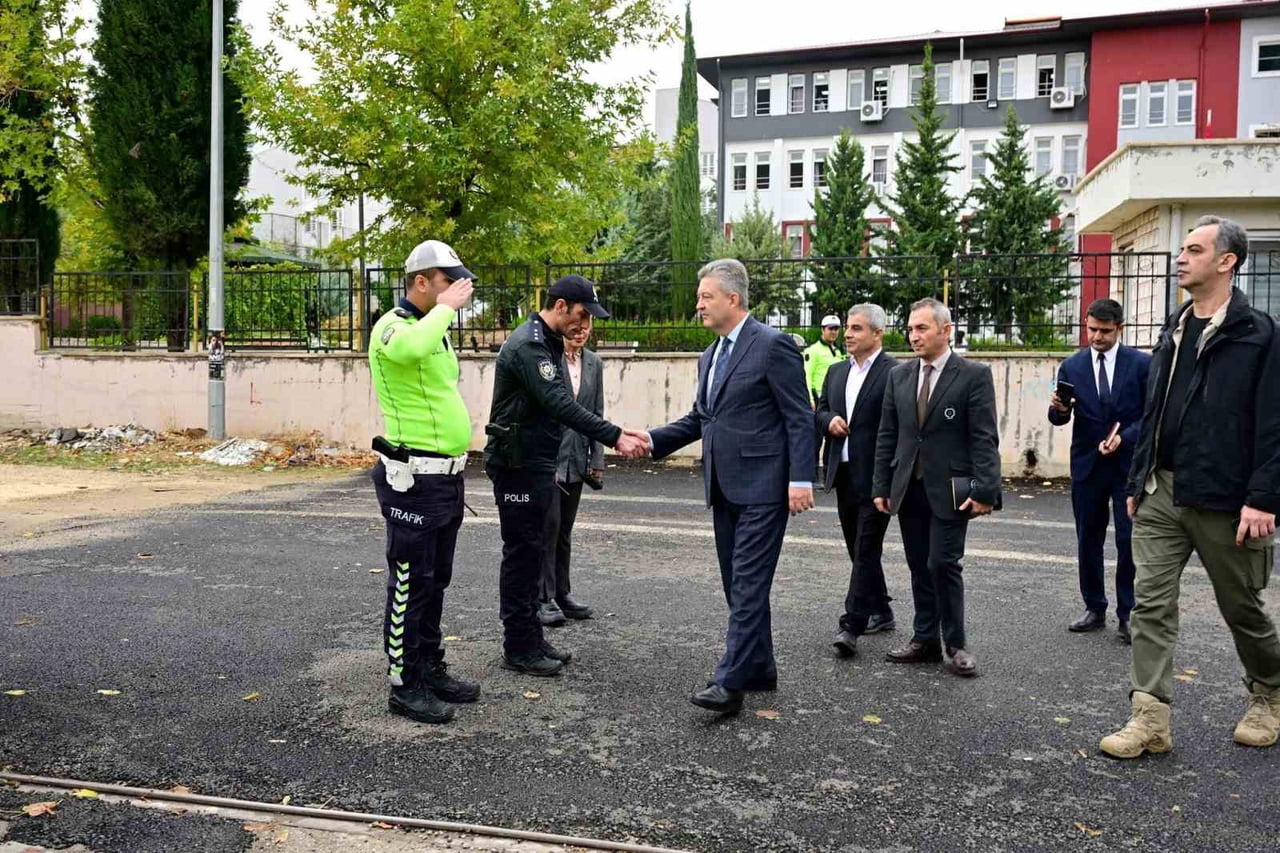 ADIYAMAN’DA ÖĞRENCİLERİN GÜVENLİ BİR ORTAMDA EĞİTİM ALABİLMESİ AMACIYLA OKULLARDA GÖREVLİ...