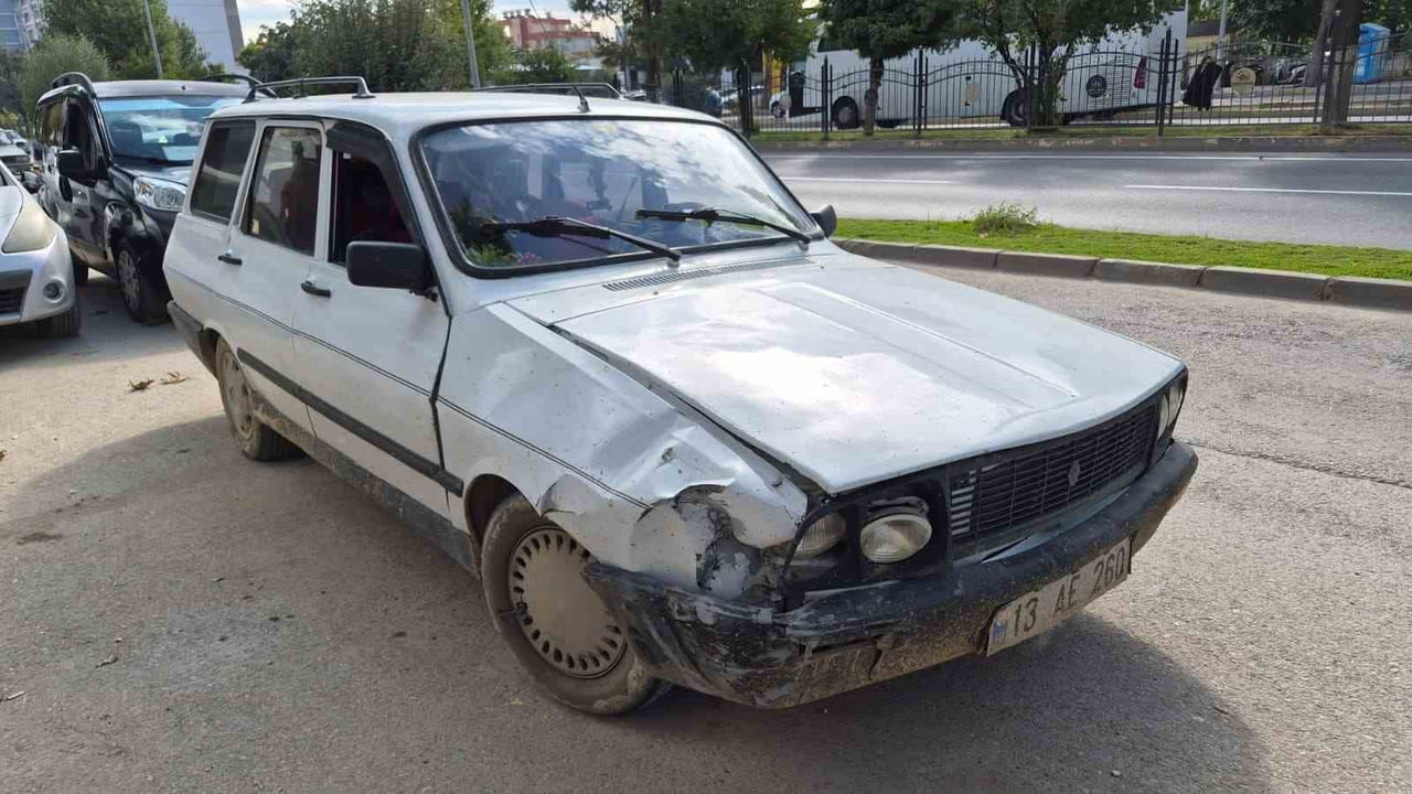 ADIYAMAN’DA YAYA GEÇİDİNDEN GEÇEN ELEKTRİKLİ BİSİKLET İLE OTOMOBİLİN ÇARPMASI SONUCU MEYDANA GELEN...