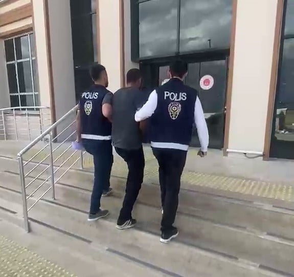 ADIYAMAN’IN BESNİ İLÇESİNDE HAKKINDA 4 AYRI KESİNLEŞMİŞ DOSYADAN TOPLAM 15 YIL 4 AY HAPİS VE 20...