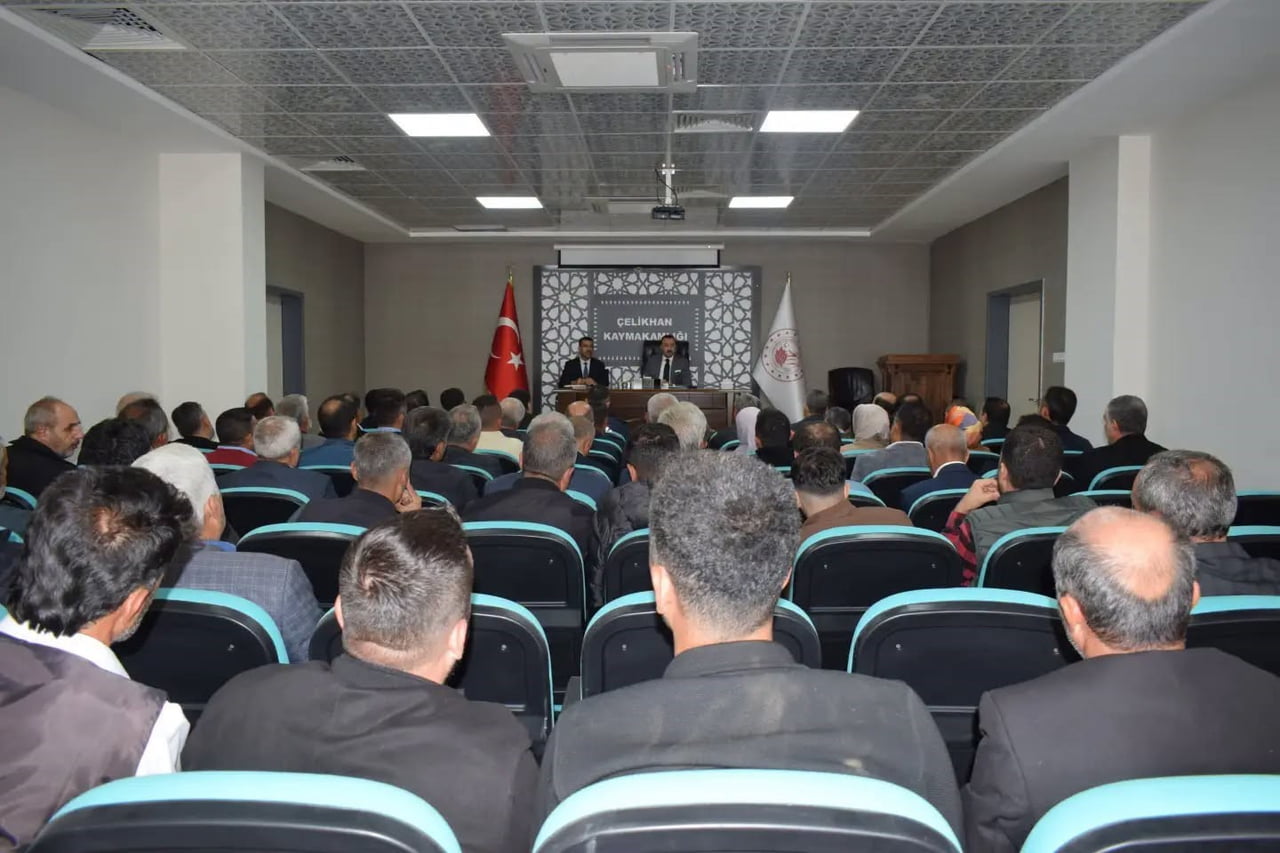 ADIYAMAN’IN ÇELİKHAN İLÇESİNDE KAYMAKAM ÖZGÜR PELVAN BAŞKANLIĞINDA OKUL GÜVENLİĞİ TOPLANTISI...