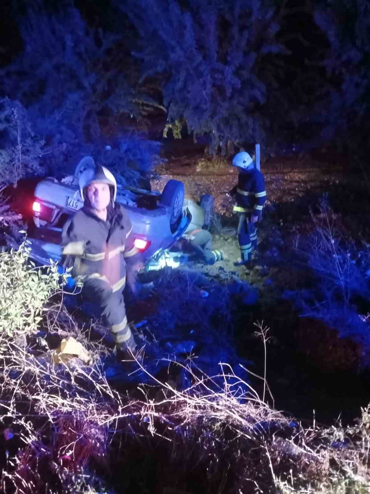ADIYAMAN’IN KAHTA İLÇESİNDE OTOMOBİLİN ŞARAMPOLE YUVARLANMASI SONUCU MEYDANA GELEN TRAFİK...