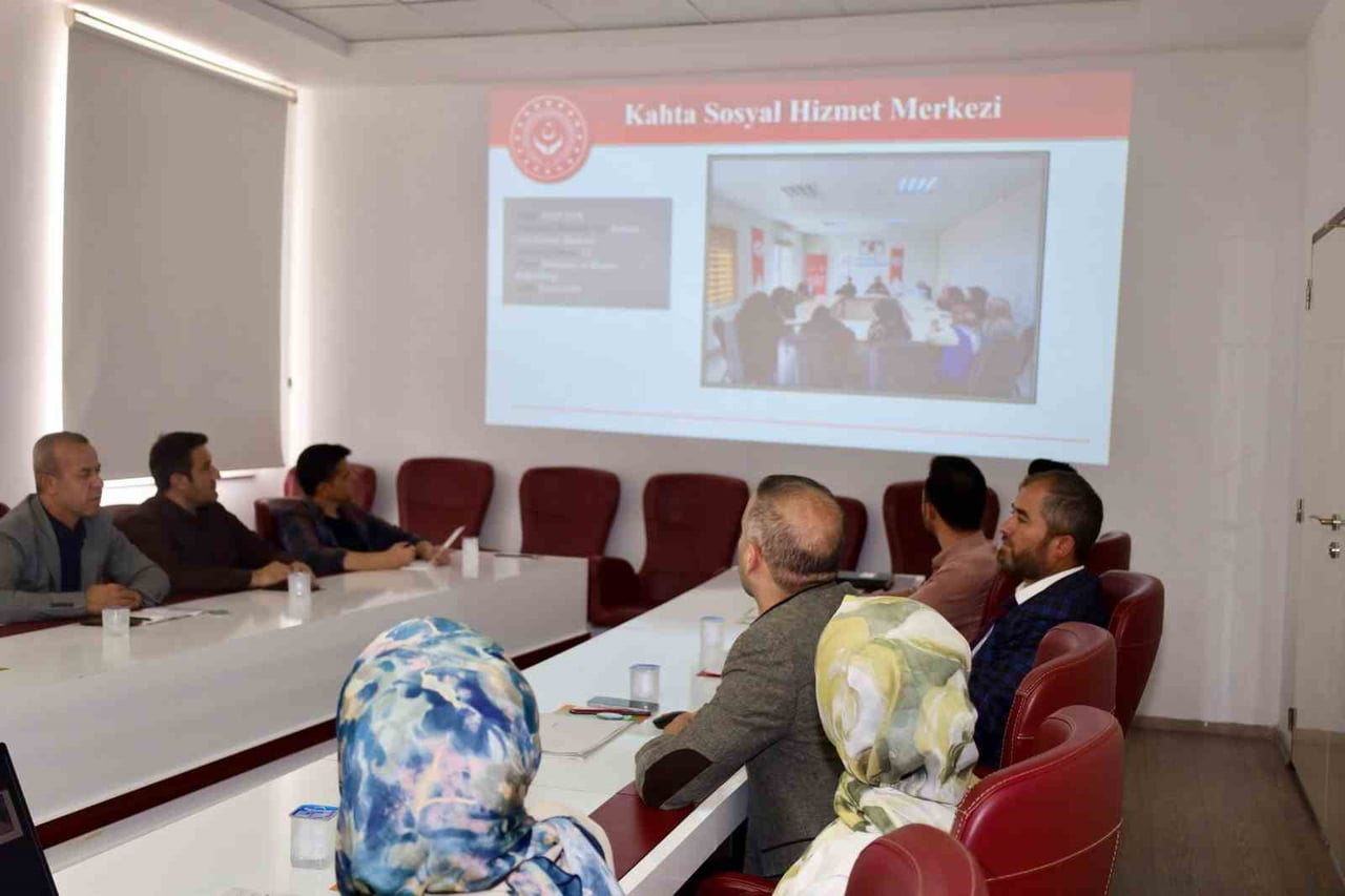 ADIYAMAN’IN KAHTA İLÇESİNDE, "EN İYİ NARKOTİK POLİSİ ANNE" PROJESİ KAPSAMINDA NARKOTİK ANNE...