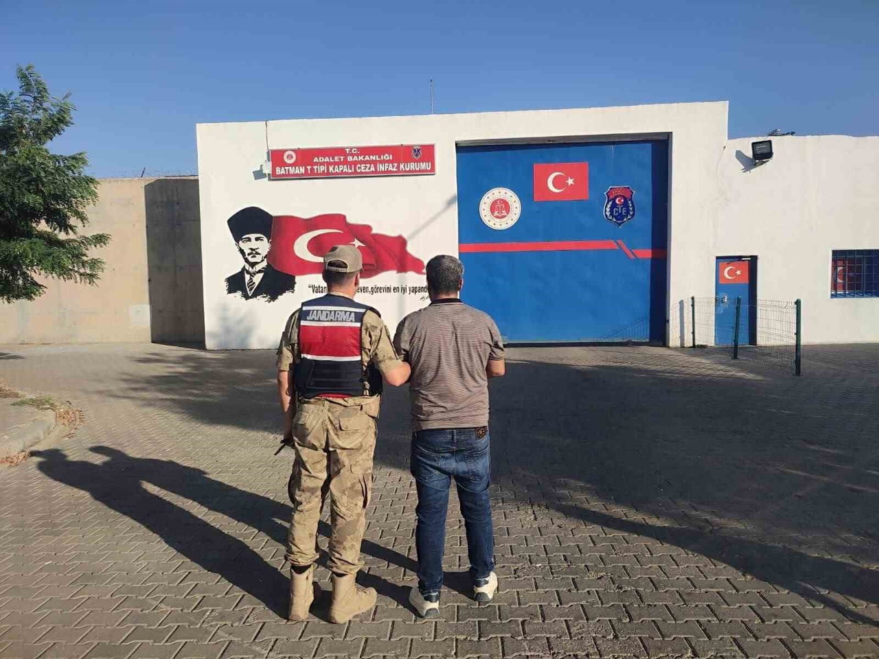ADLİ MAKAMLARA SEVK EDİLEN ŞAHISLAR TUTUKLANARAK BATMAN VE BEŞİRİ KAPALI CEZA İNFAZ KURUMLARINA...