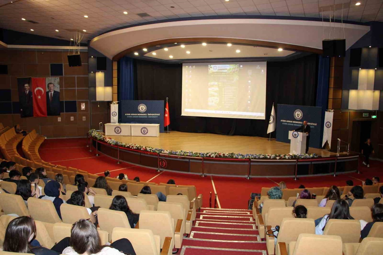 ADÜ’DE ÖĞRENCİLERE YÖNELİK ORYANTASYON VE BİLGİLENDİRME PROGRAMLARI DEVAM EDİYOR
