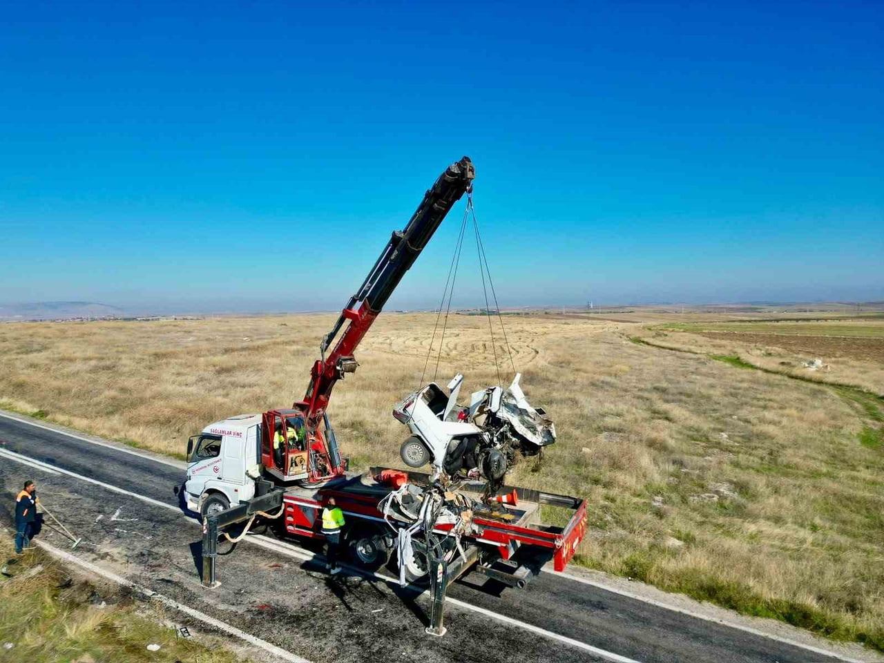 AFYONKARAHİSAR'DA 4 KİŞİNİN ÖLDÜĞÜ TRAFİK KAZASINDA PARÇALANARAK HURDAYA DÖNEN OTOMOBİLLER KAZANIN...