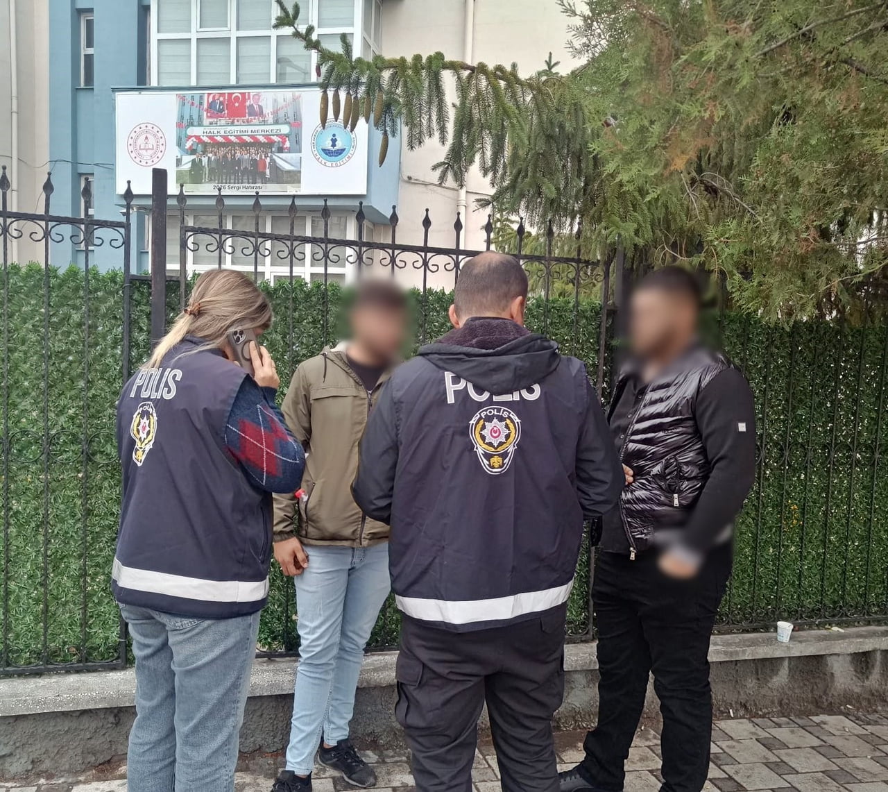 AFYONKARAHİSAR’DA EĞİTİM VE ÖĞRETİM ORTAMININ HUZUR VE GÜVEN İÇERİSİNDE SAĞLANMASI AMACIYLA POLİS...