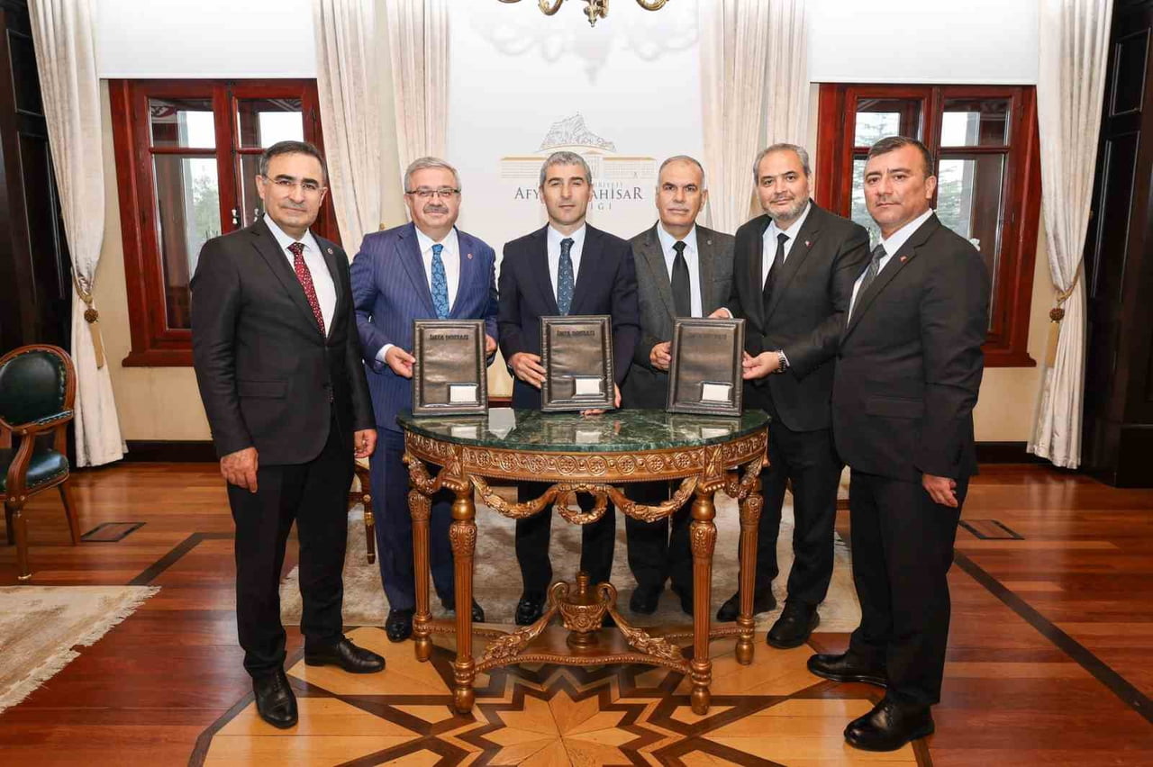 AFYONKARAHİSAR’DA ÜNİVERSİTE ÖĞRENCİLERİNİN EĞİTİM HAYATLARINI DESTEKLEMEK AMACIYLA HAYATA...
